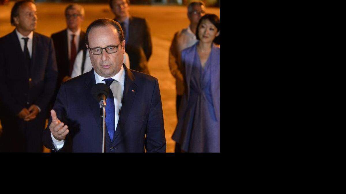 El presidente de Francia, François Hollande a su llegada al Aeropuerto José martí en La Habana, Cuba, el 10 de mayo del 2015.   