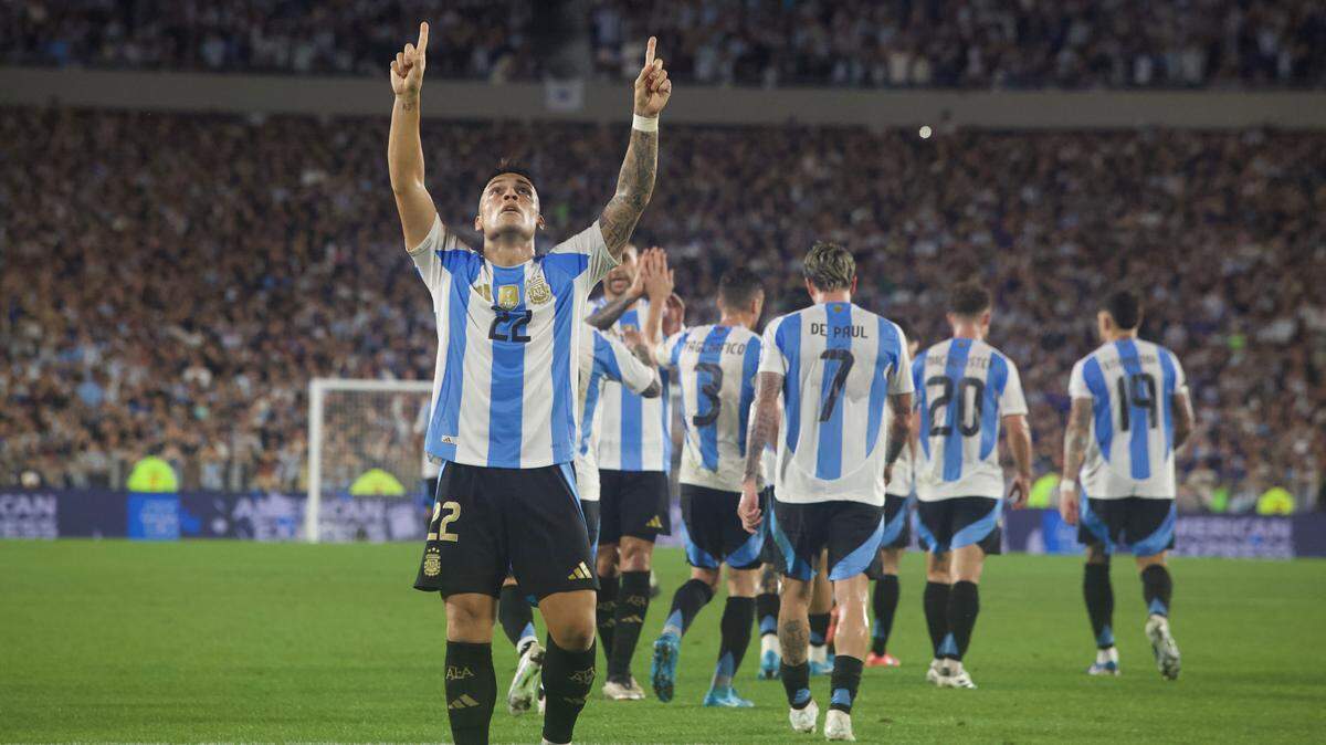 Lautaro Martínez marcó el gol del triunfo de Argentina ante Perú, el martes en La Bombonera en Buenos Aires.