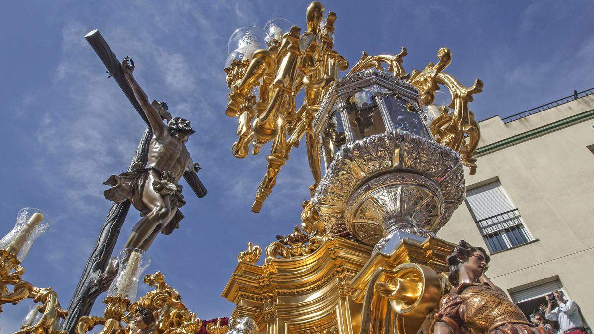 Imagen del Cristo de la Expiración, ‘El Cachorro’, que tiene una leyenda que dice que su inspiración fue cuando el imaginero vio morir ante él a un gitano apodado ‘El Cachorro’, a la salida de su templo para realizar su recorrido procesional un Viernes Santo en Sevilla.