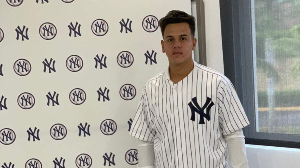 Léster Beltrán acaba de convertirse en el octavo pelotero cubano en la organización de los Yankees. El cubano firmó este viernes un pacto de Liga Menor con los mulos