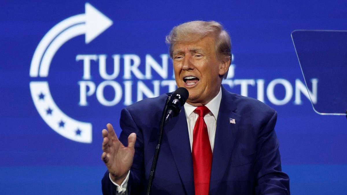 Donald Trump habla durante la Conferencia Turning Point Action en el Centro de Convenciones del Condado de Palm Beach en West Palm Beach, Florida, el sábado 15 de julio de 2023.