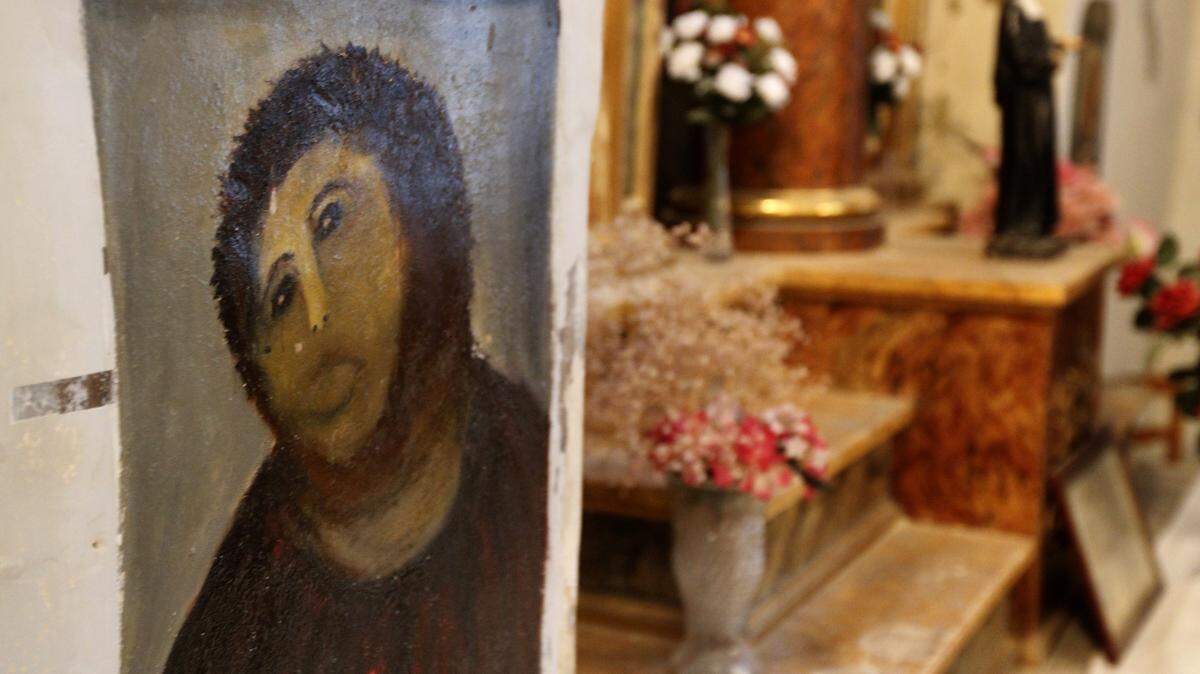 Vista de la versión deteriorada del “Ecce Homo” del pintor del siglo XIX Elías García Martínez, en la iglesia de Borja, Zaragoza, el 28 de agosto de 2012.