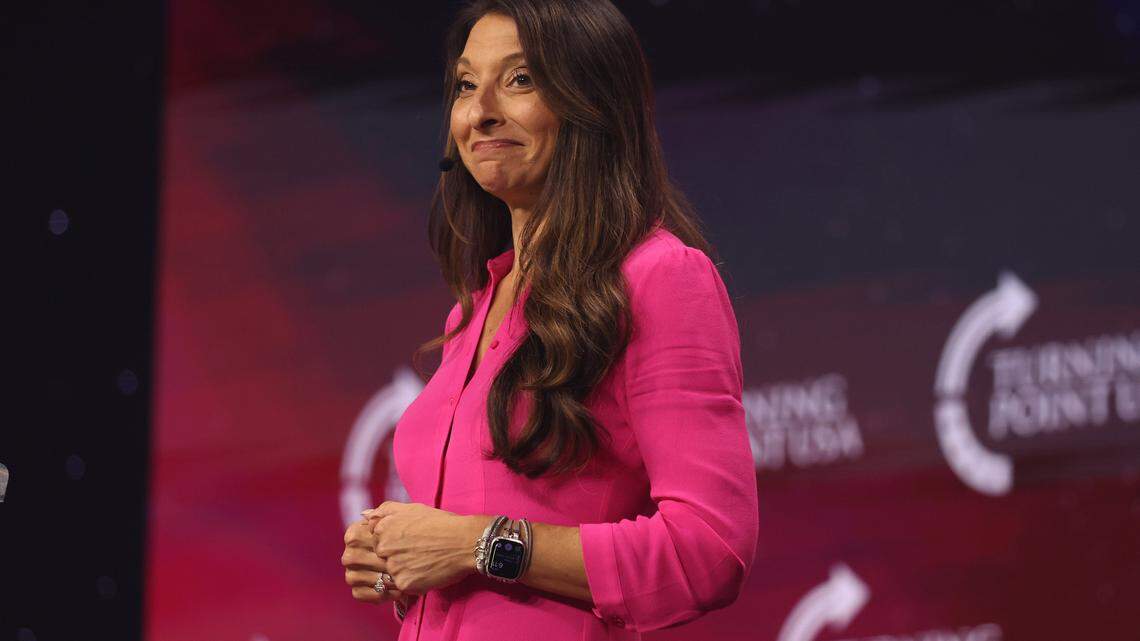 Mientras Byron Donalds se postula para gobernador, su esposa impulsa la privatización de las escuelas de Florida.