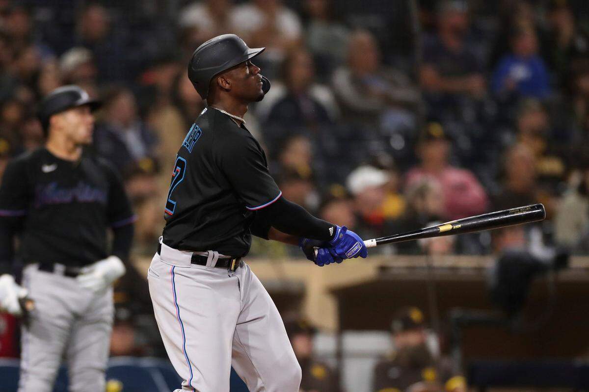El cubano Jorge Soler disparó el primer grand slam de su carrera y los Marlins cortaron una racha de seis derrotas. El venezolano Pablo López lanzó ocho innings con solidez.