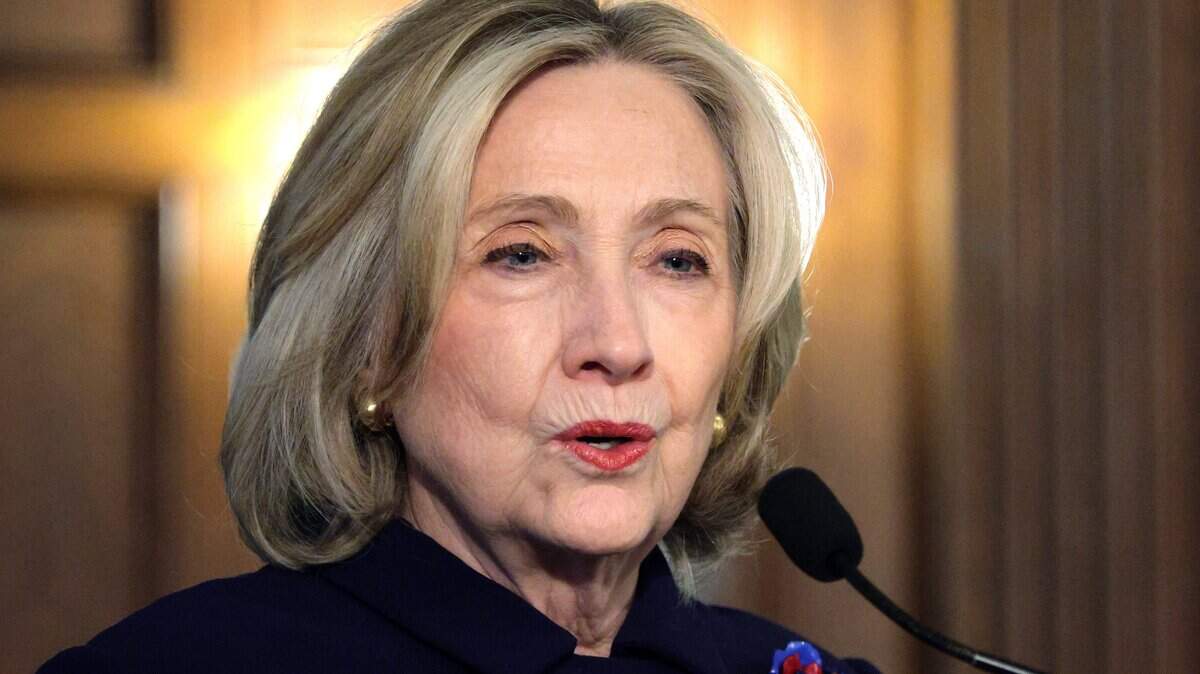La ex secretaria de Estado de Estados Unidos, Hillary Clinton, ofrece un discurso principal durante una discusión en la Universidad de Georgetown el 2 de diciembre de 2025 en Washington, DC.
