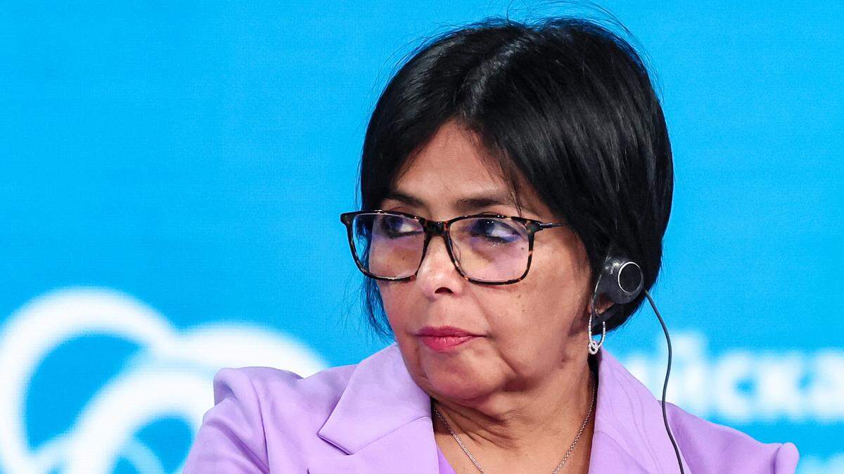 Foto de archivo. La vicepresidenta ejecutiva de Venezuela, Delcy Rodríguez, resultó este martes “muy golpeada” por la caída de un árbol en el estado Sucre (noreste), donde se encontraba para inspeccionar los daños causados tras el paso del huracán Beryl, informó el gobernante Nicolás Maduro.