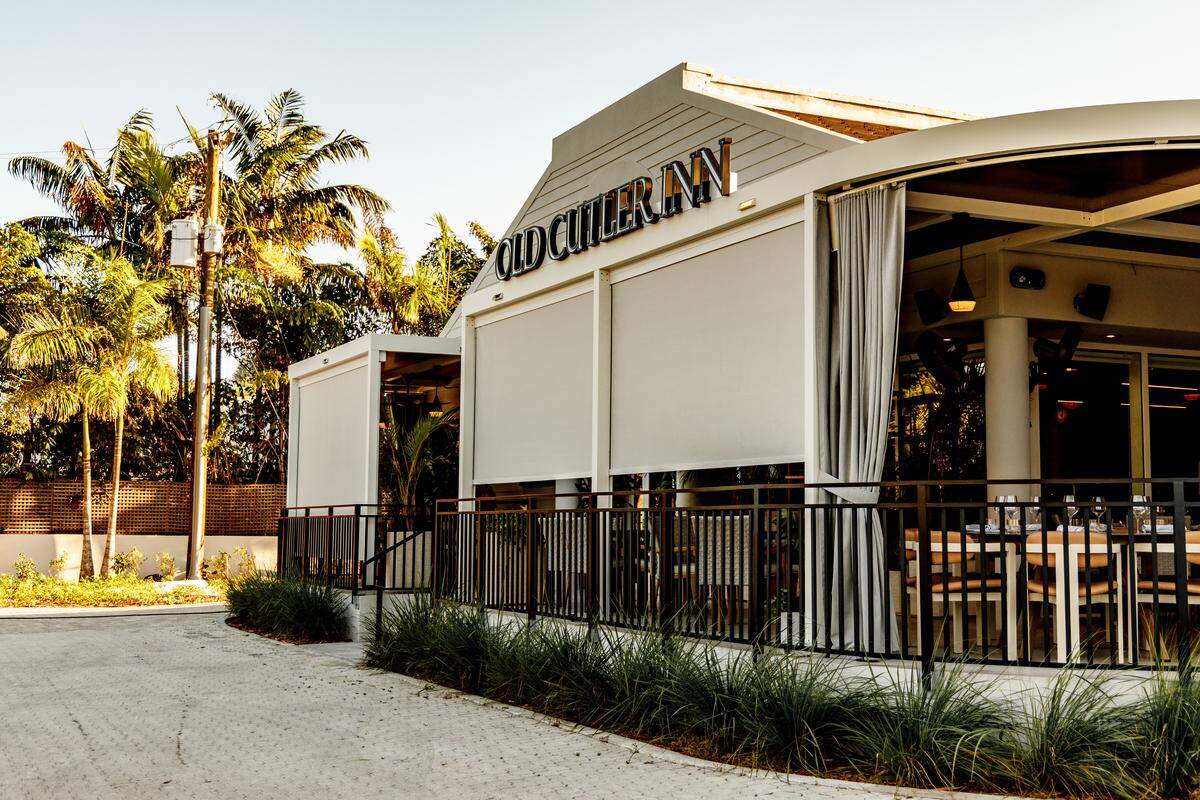 Exterior del Old Cutler Inn en Palmetto Bay.