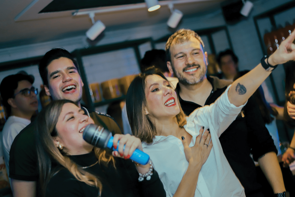 En la Sala de Despecho, los comensales pueden cantar canciones populares (y generalmente tristes) entre tacos y tequila.