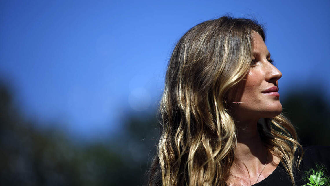 La supermodelo Gisele Bündchen luce su figura en lencería