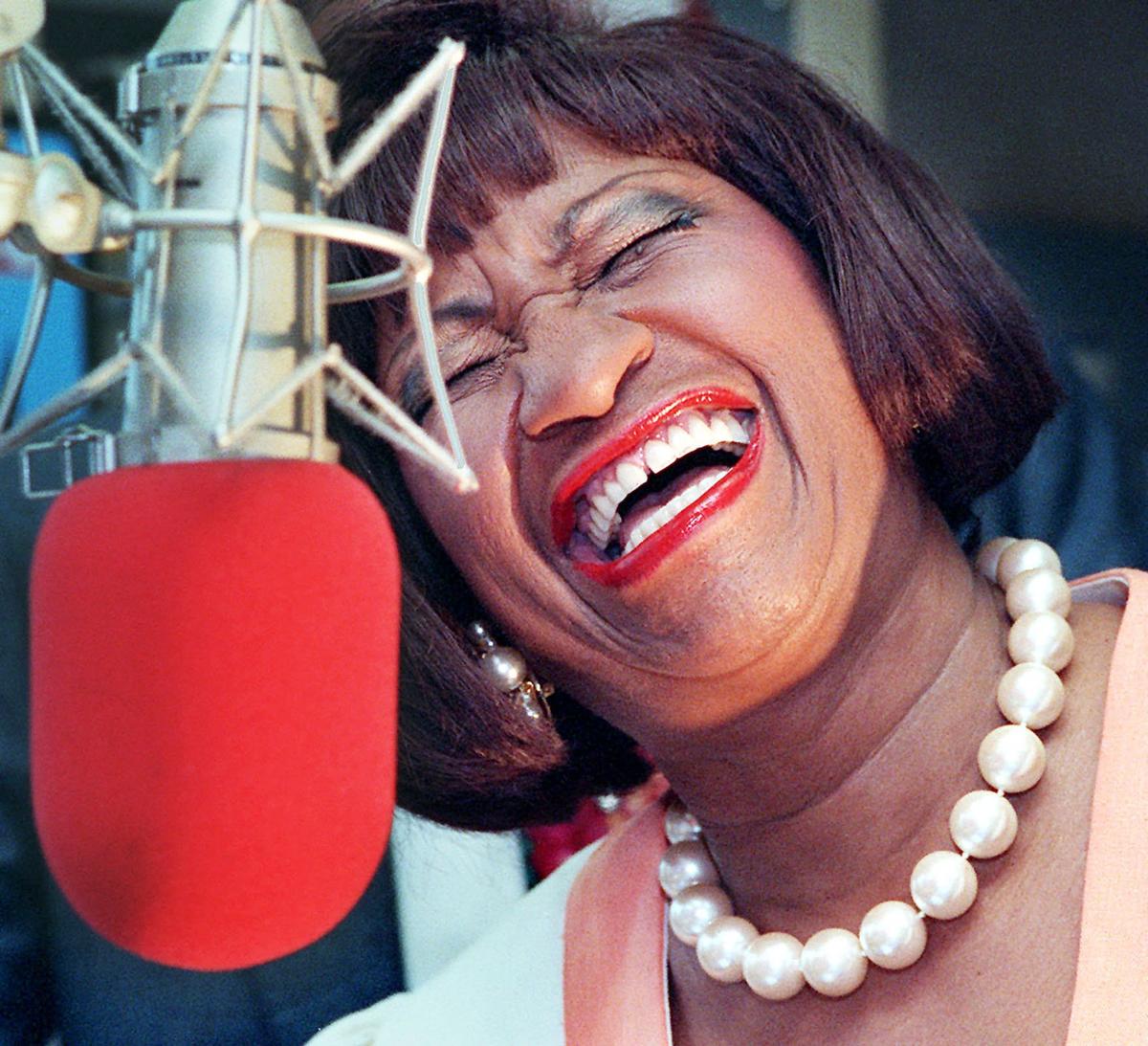 La legendaria Celia Cruz, ‘La Reina de la Salsa’, en una estación de radio en Miami en 1997.