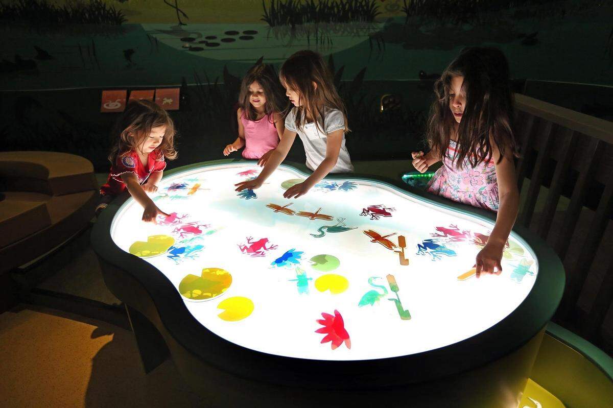 Cada tercer viernes de mes, el Museo de Niños de Miami tiene la entrada gratuita. Los eventos incluyen actividades interactivas, artesanías y la narración.