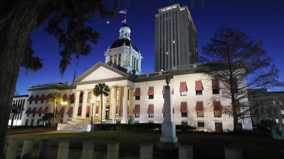 El Capitolio de Florida en Tallahassee. Un proyecto de ley aprobado por unanimidad en la Cámara de Representantes de Florida y que avanza en el Senado permitiría a los departamentos de bomberos, hospitales y estaciones de EMS instalar dispositivos de seguridad para bebés recién nacidos de alta tecnología. ”, comúnmente conocidas como “cajas para bebés”, en sus paredes.