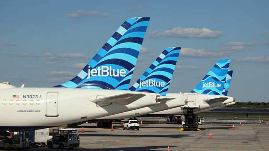 Hombre salta cerca en el aeropuerto de Fort Lauderdale y se queda dormido en un avión de JetBlue
