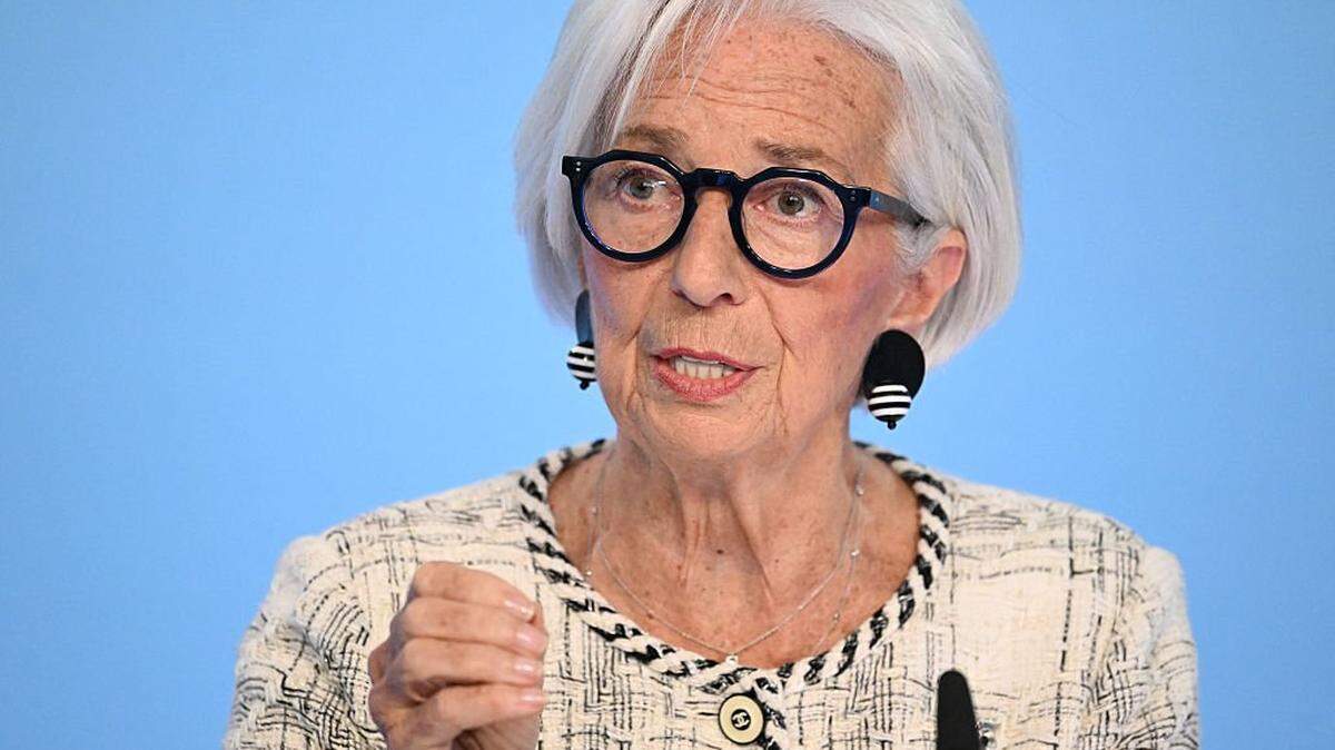 La presidenta del Banco Central Europeo (BCE), Christine Lagarde, interviene en una conferencia de prensa sobre la política monetaria de la eurozona, en la sede del banco central en Fráncfort del Meno, en el oeste de Alemania, el 30 de abril de 2026. El BCE destaca en su Informe de Estabilidad Financiera, publicado este miércoles 27 de mayo, el riesgo de que se produzcan ventas masivas abruptas de bonos soberanos.