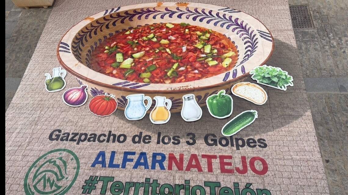 Gazpacho y fiesta en Alfarnatejo: tradición andaluza de verano