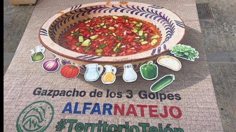Gazpacho y fiesta en Alfarnatejo: tradición andaluza de verano