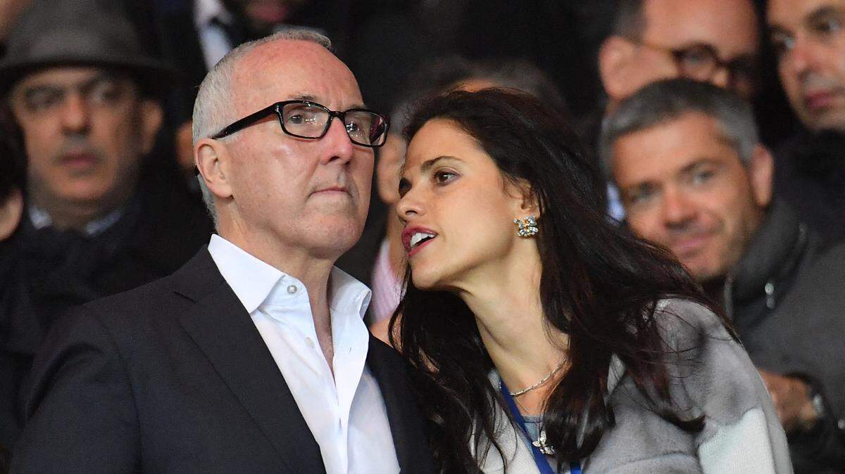 Foto de archivo de Frank McCourt con su esposa Melissa. El multimillonario inmobiliario dice que está sentando las bases para adquirir TikTok como parte de una amplia iniciativa para hacer una Internet más saludable.