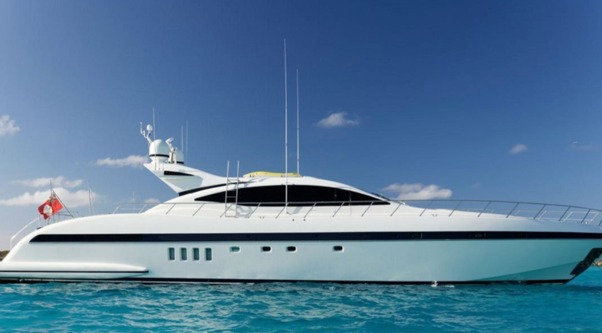 Este impresionante Mangusta Open de 92 ”está disponible para un alquiler de una semana.
