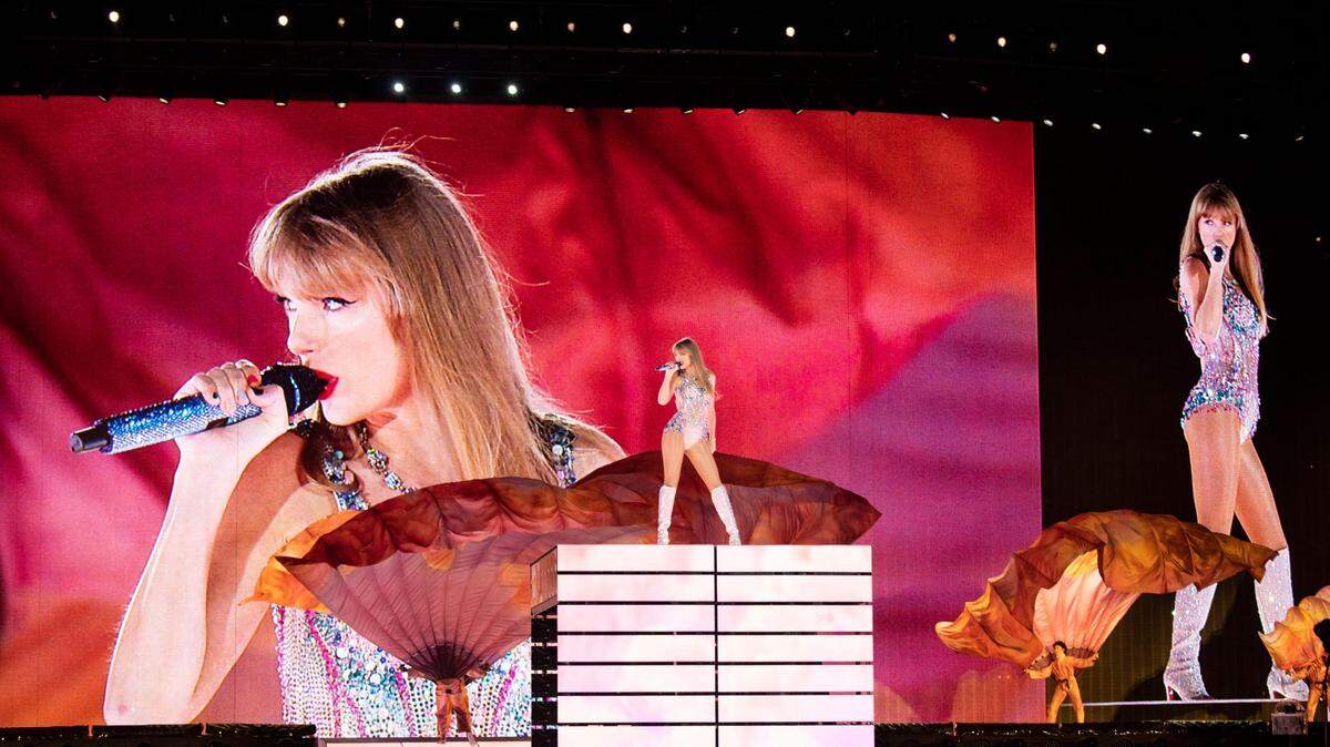Taylor Swift se presenta en el Nissan Stadium en Nashville, Tennessee, el viernes 5 de mayo de 2023.