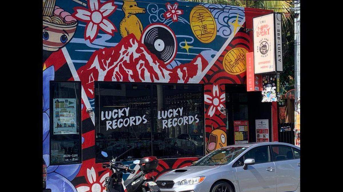 En la tienda de música 1-800-Lucky de Miami, puedes conseguir discos de vinilo y también almorzar.