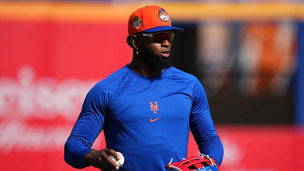 El jardinero cubano de los Mets de Nueva York Luis Robert Jr. participa en el entrenamiento de primavera, el 16 de febrero de 2026 en Port St. Lucie, Florida. 
