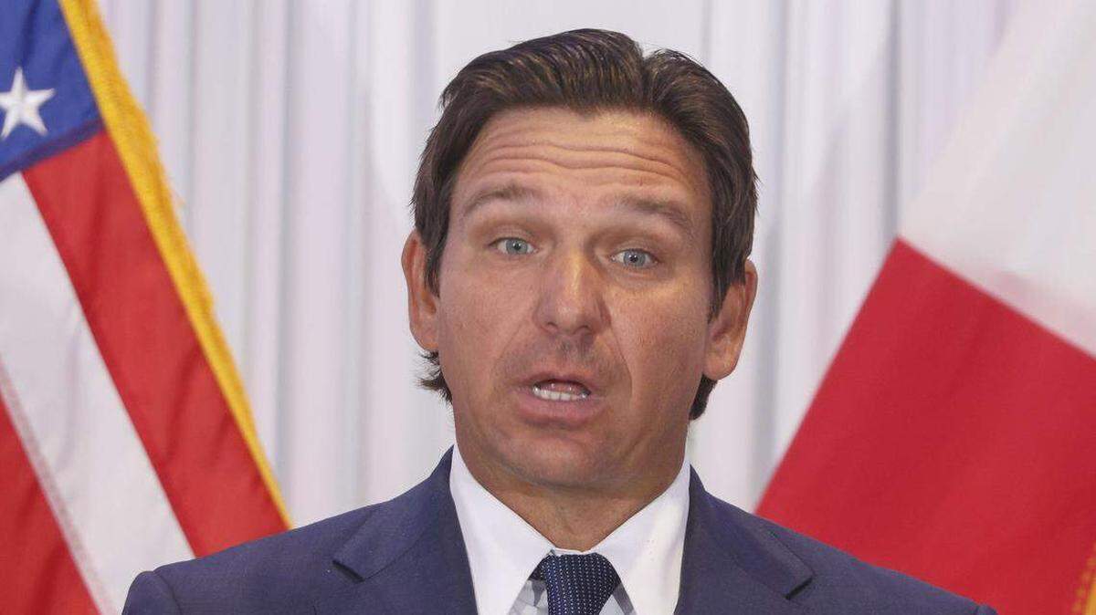 El gobernador de la Florida, Ron DeSantis, habla momentos antes de nombrar al senador de Tampa, Jay Collins, ex miembro de las Fuerzas Especiales y veterano condecorado, como nuevo vicegobernador del estado el martes 12 de agosto de 2025, en la sede de la Asociación de las Fuerzas Especiales de Tampa, ubicada en las afueras de la Base de la Fuerza Aérea MacDill en Tampa.
