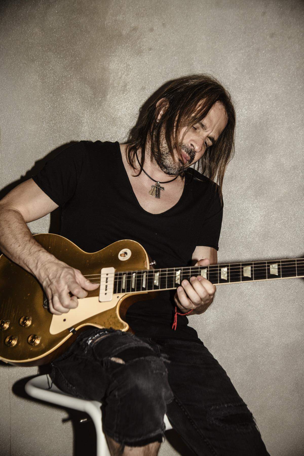 Sergio Vallín, guitarrista del grupo Maná.