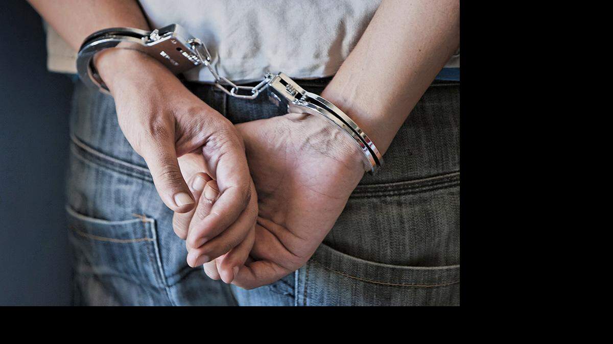 Autoridades de Colombia y Estados Unidos reportaron el lunes la captura de 14 personas dedicadas al tráfico de drogas entre ambos países.
Ocho detenciones se produjeron en Colombia y las restantes seis en Miami, indicó la Policía Antinarcóticos en un comunicado de prensa.