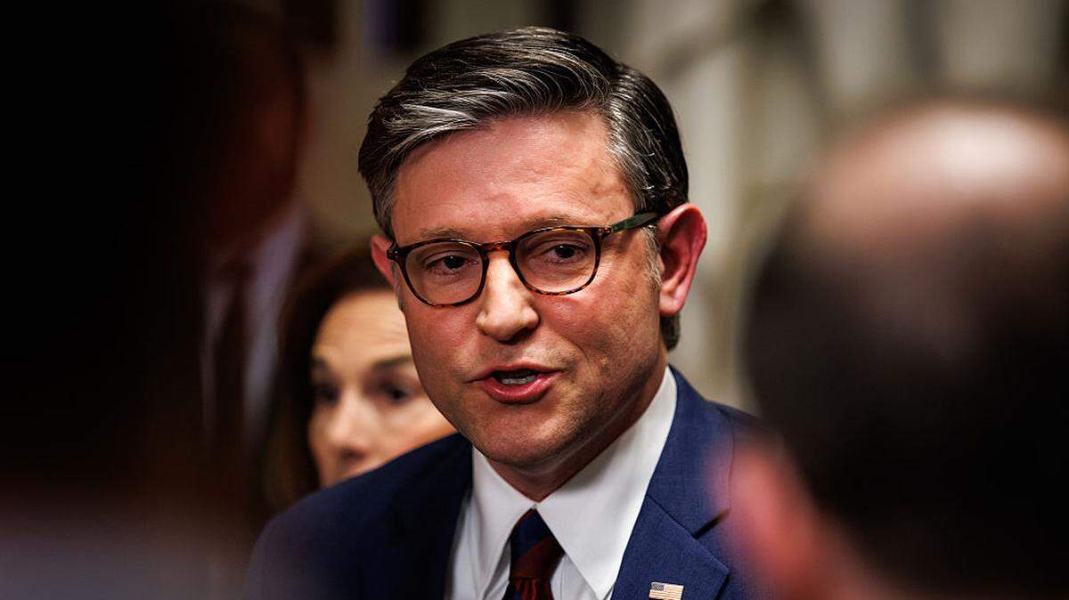 El presidente de la Cámara de Representantes de EEUU, Mike Johnson (republicano de Luisiana), ofrece una conferencia de prensa en el edificio del Capitolio de EEUU, viernes el 27 de marzo de 2026 en Washington, DC.