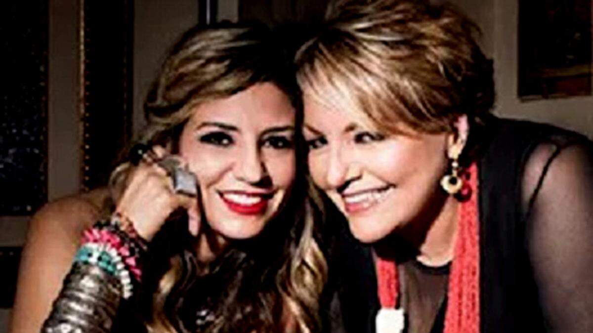 Música en vivo con Lena y Malena Burke.