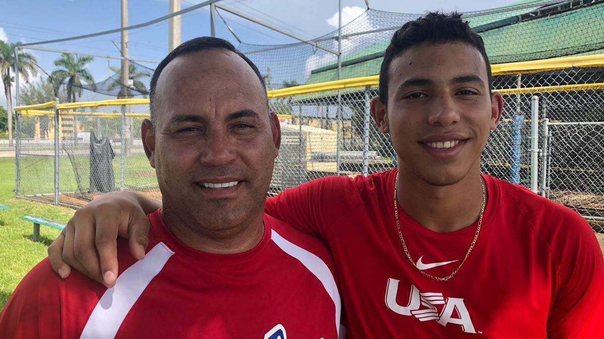 ANDY MORALES con su hijo Yohandy en el Tamiami Park el martes 13 de agosto del 2018.