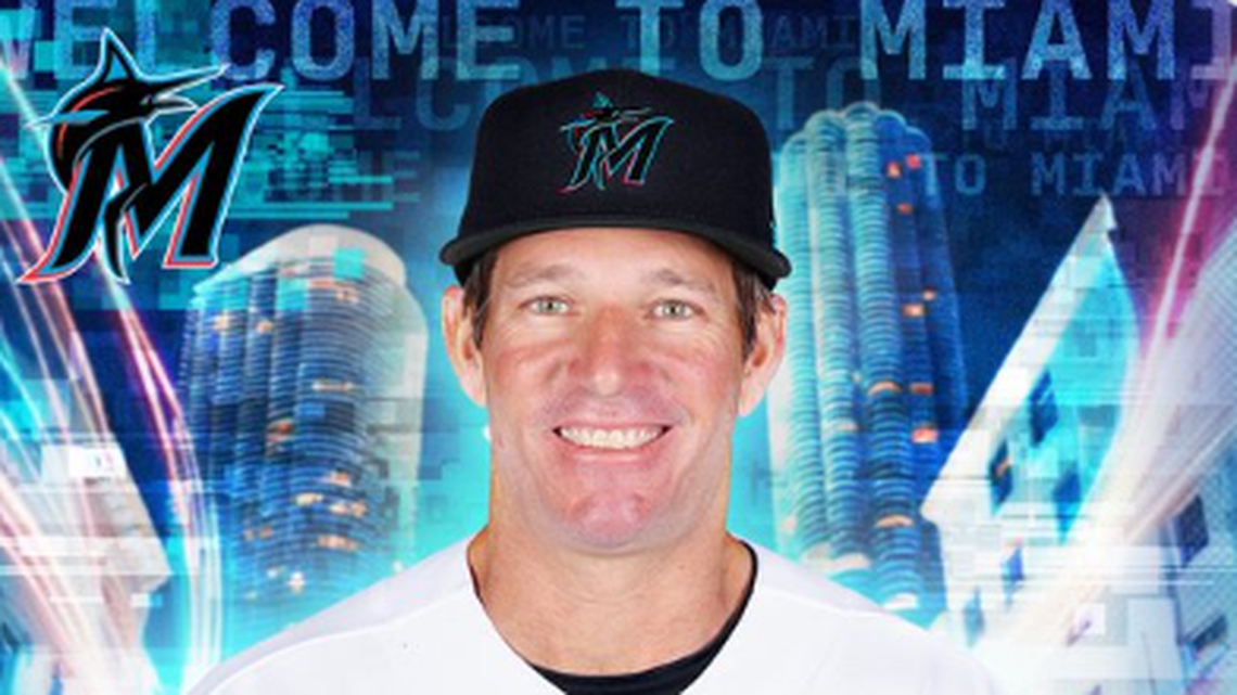 Los Marlins de Miami acaban de firmar a su nuevo manager Clayton McCullough en reemplazo de quien tuvo buenas notas como estratega con este equipo en las dos últimas temporadas, Skip Schumaker.  