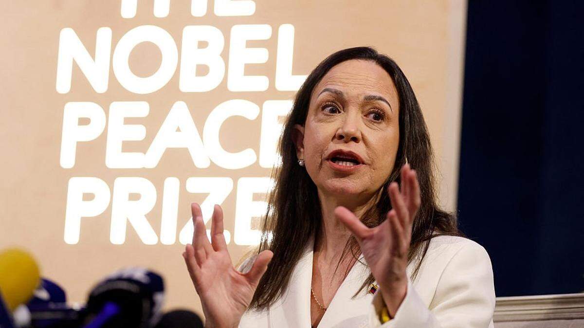 La líder opositora venezolana y Premio Nobel de la Paz, María Corina Machado, habla en una conferencia de prensa en Oslo, Noruega, el 11 de diciembre de 2025.
