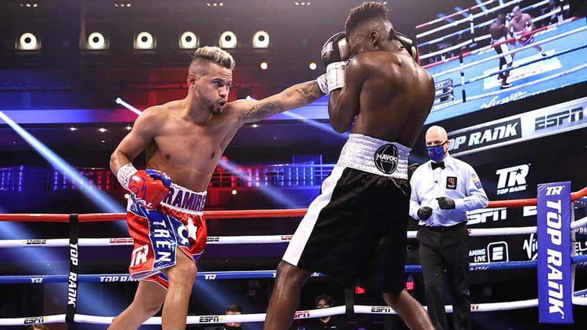 Robeisy Ramírez (izq.) sigue sumando éxitos y acerándose a su gran momento. El cubano ganó cómodamente por decisión unánime de los jueces a Ray Lee Allen.