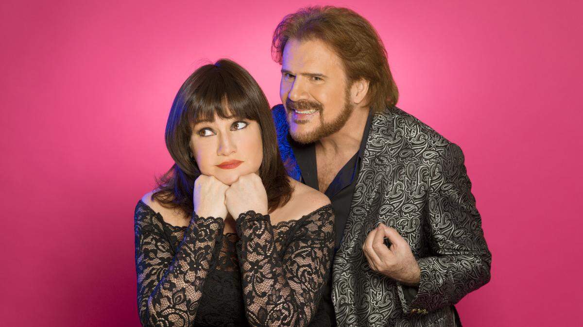 Lucía y Joaquín, integrantes del dúo Pimpinela, se presentarán el 25 de agosto en el Miami Dade County Auditorium.