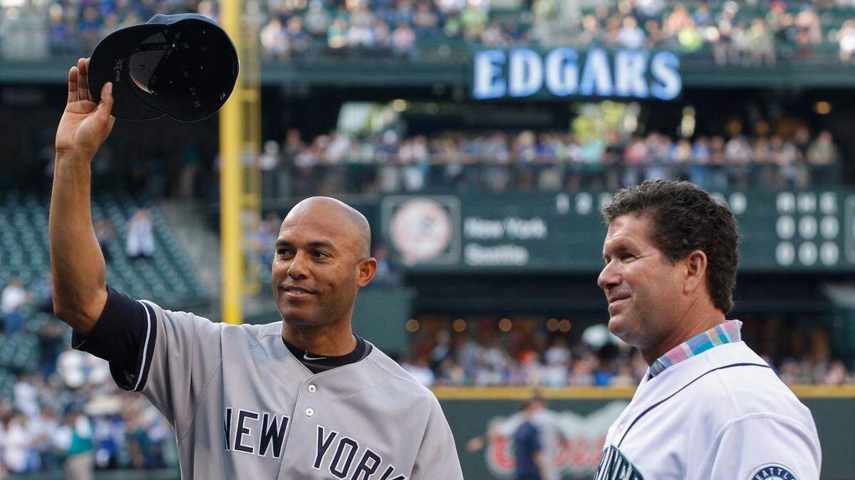 Mariano Rivera (izq.) y Edgar Martínez en un acto en Seattle el 6 de junjio de 2013.