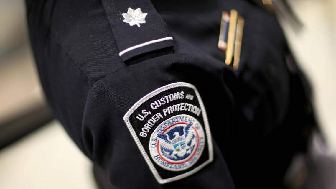 Agentes de Aduanas y Protección Fronteriza (CBP) en el aeropuerto “George Bush” de Houston, Texas, incautaron una botella con veneno de escorpión a un viajero procedente de Cuba.