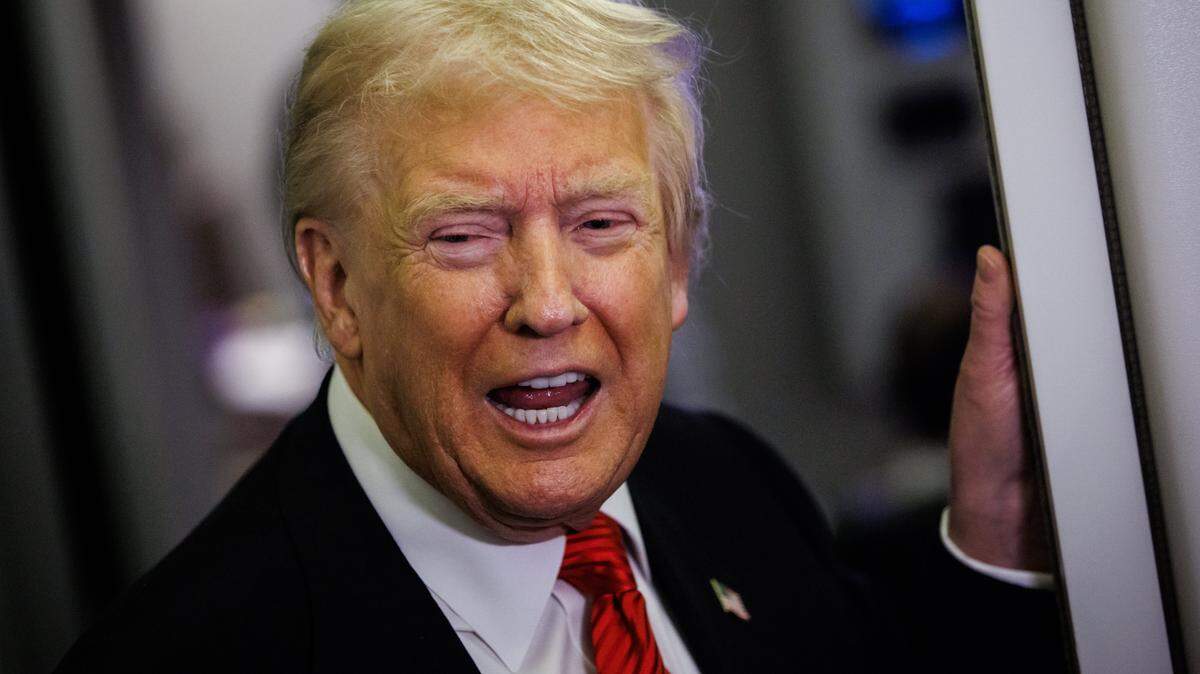 WEST PALM BEACH, FLORIDA - NOVEMBER 02: U.S. President Donald Trump speaks to reporters aboard Air Force One en route to the White House on November 2, 2025 after taking off from Palm Beach International Airport in West Palm Beach, Florida. Trump spent the weekend at his Mar-A-Lago estate in Palm Beach, Florida. (Photo by Samuel Corum/Getty Images)