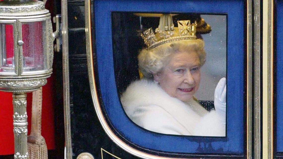 Cien años de Isabel II, la reina que unió dos siglos