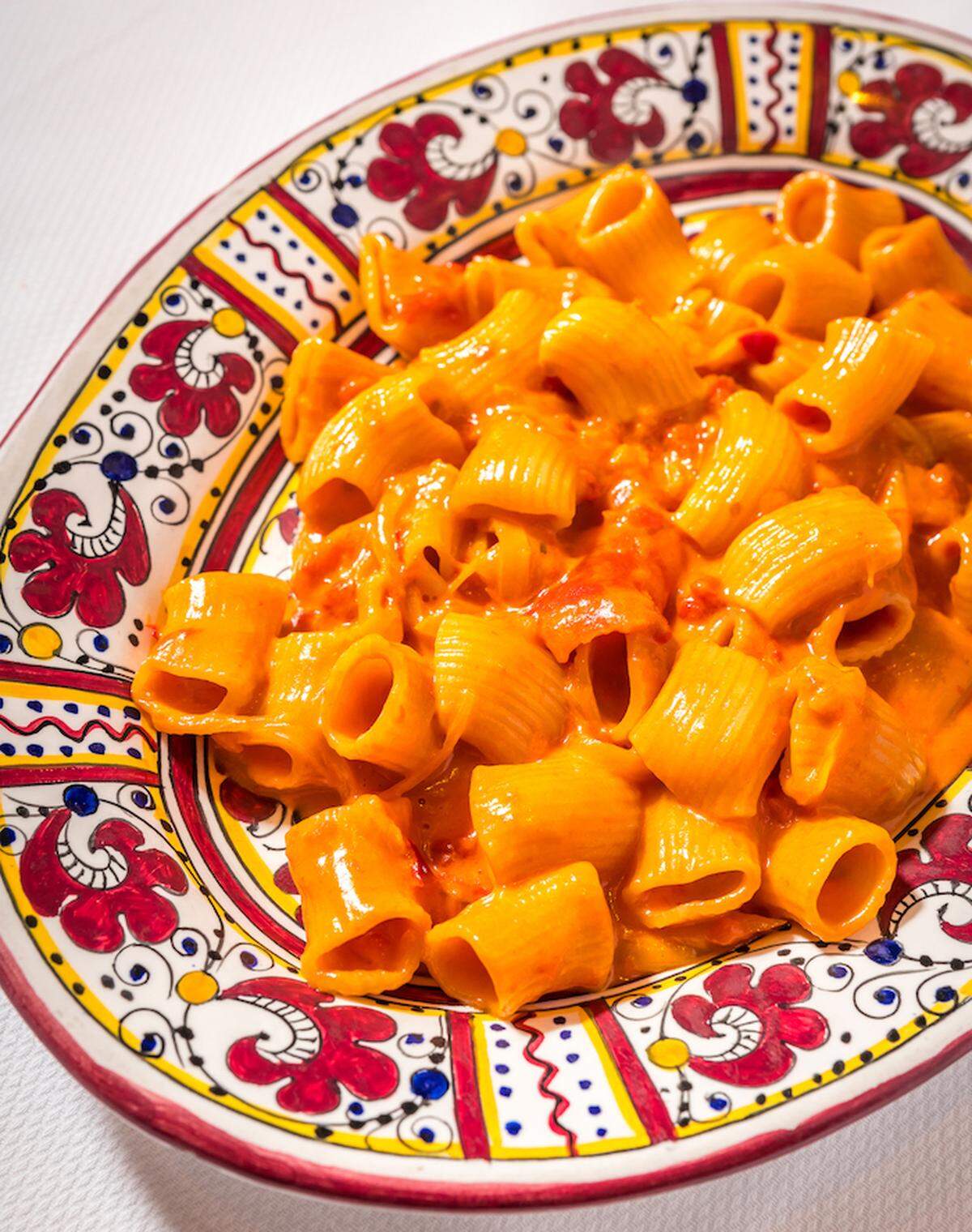 Rigatoni picante a la vodka.