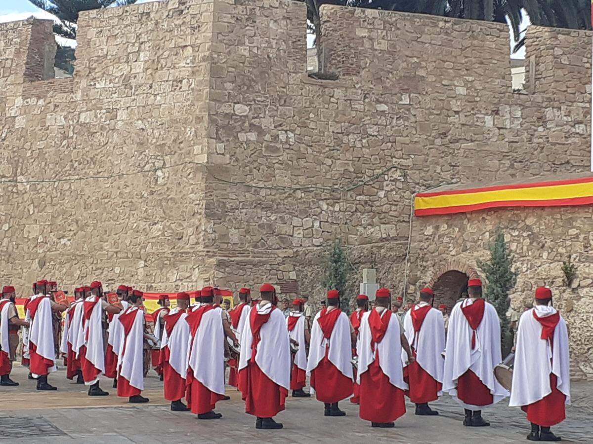 Desfile de militares por el Día de la Hispanidad.