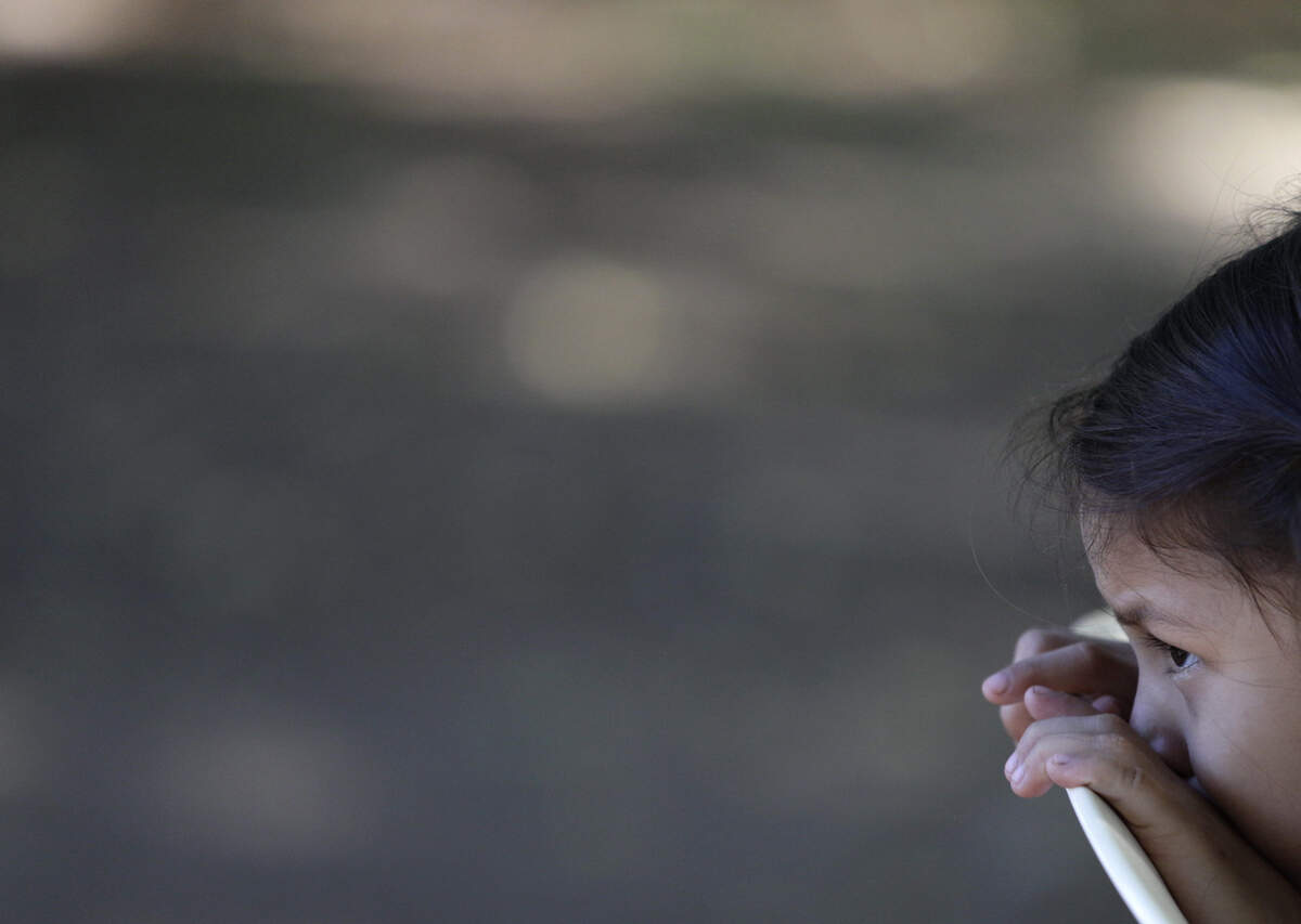 Alexa, de cinco años, está de regreso con su madre en El Salvador desde hace más de un año, y ha vuelto a aprender el español que olvidó y a forjar una relación con su madre y sus hermanos.