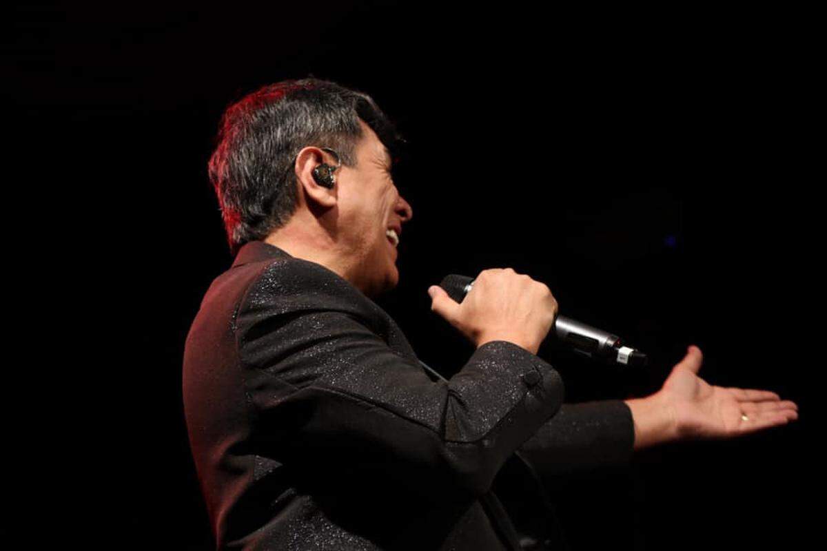 Alvaro Torres en concierto.