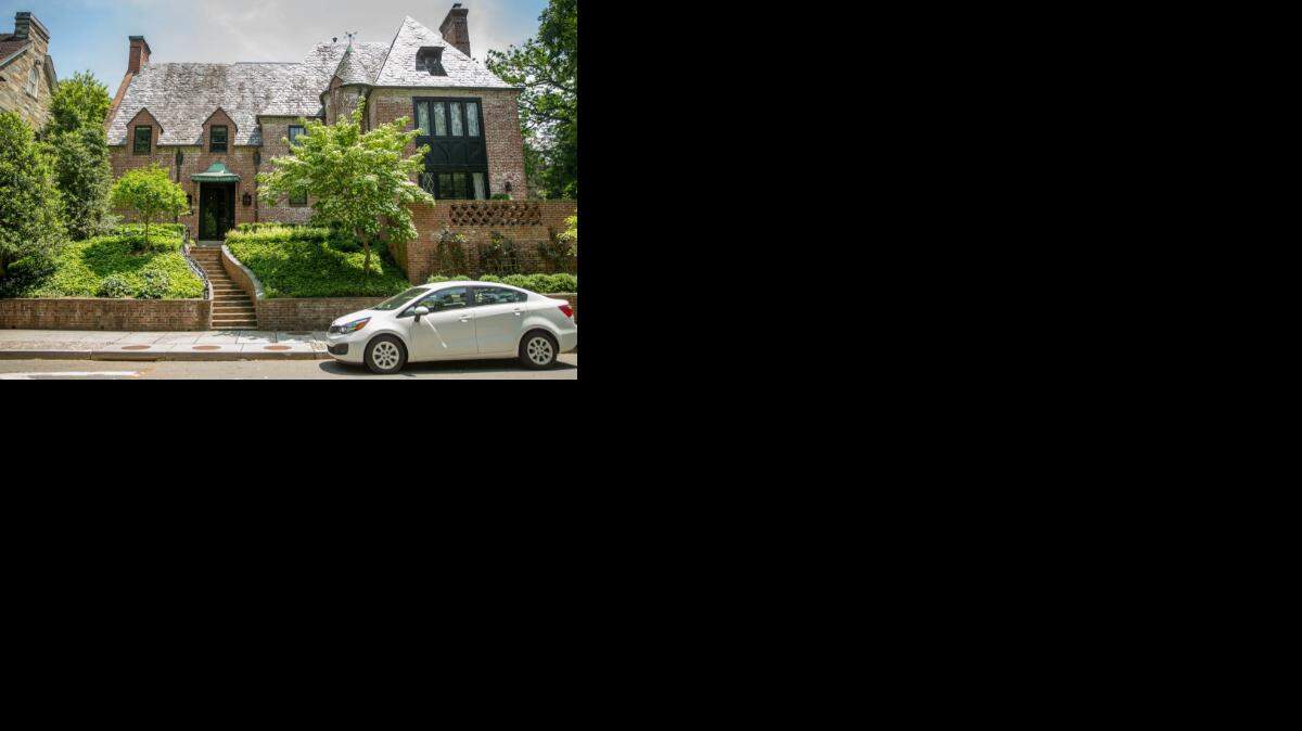 La casa, construida en la década de 1920 y renovada en 2011, está valorada en entre 5,4 y 6 millones de dólares, de acuerdo con la compañía especializada Zillow. AP