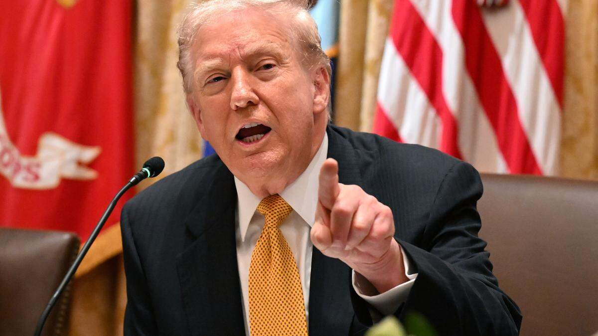 WASHINGTON, DC - NOVEMBER 07: U.S. President Donald Trump speaks during a bilateral lunch with Prime Minister of Hungary Viktor Orban in the Cabinet Room of the White House on November 7, 2025 in Washington, DC. Trump and Orban discussed the war in Ukraine, Hungary's purchase of Russian oil, and European relations. (Photo by Roberto Schmidt/Getty Images)