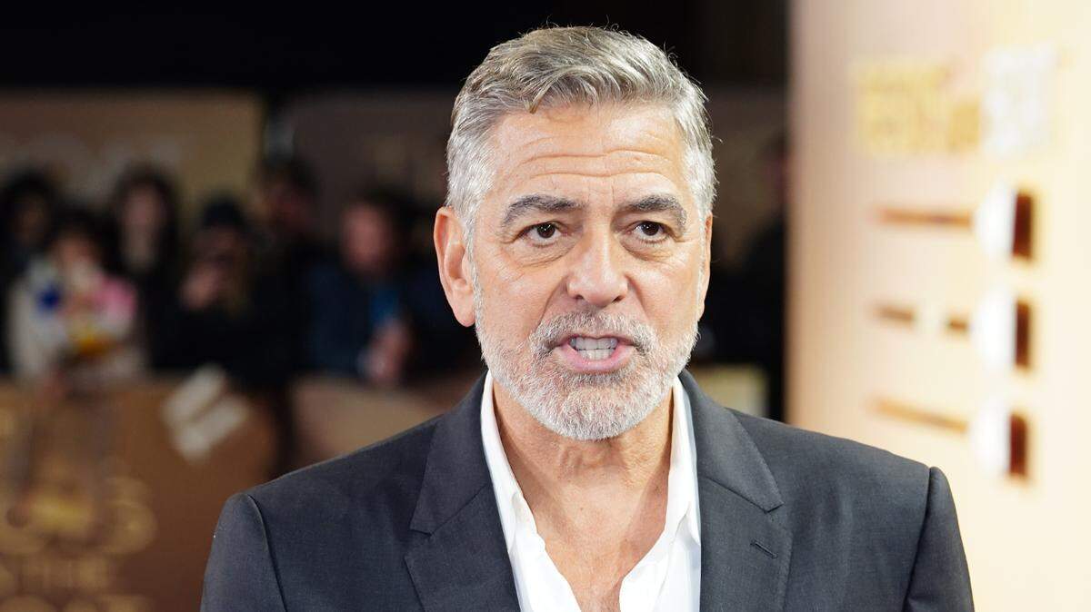 George Clooney llega para una proyección especial en el Reino Unido de The Boys in the Boat en Curzon Mayfair, en el centro de Londres. Fecha de la foto: Domingo 3 de diciembre de 2023.