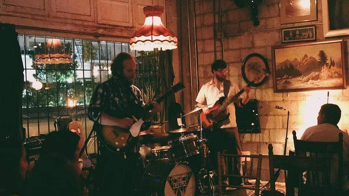 Una noche en Lagniappe se siente como una fiesta en el patio trasero de un amigo.