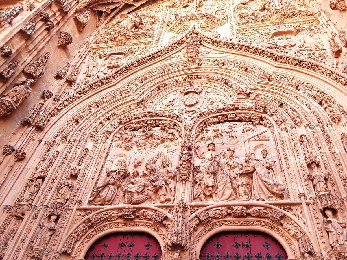 Parte de la fachada de la Catedral de Salamanca.