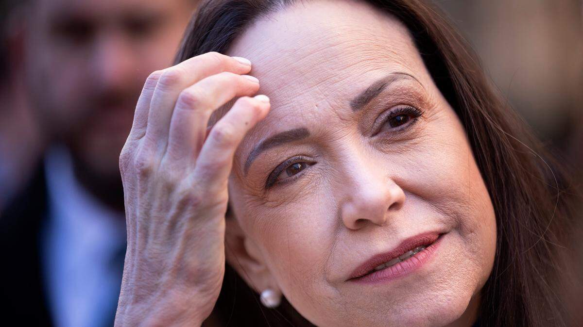 La líder opositora venezolana María Corina Machado se retira tras una reunión con la Comisión Interamericana de Derechos Humanos (CIDH) en la Organización de los Estados Americanos (OEA), en Washington, DC, el 9 de febrero de 2026.