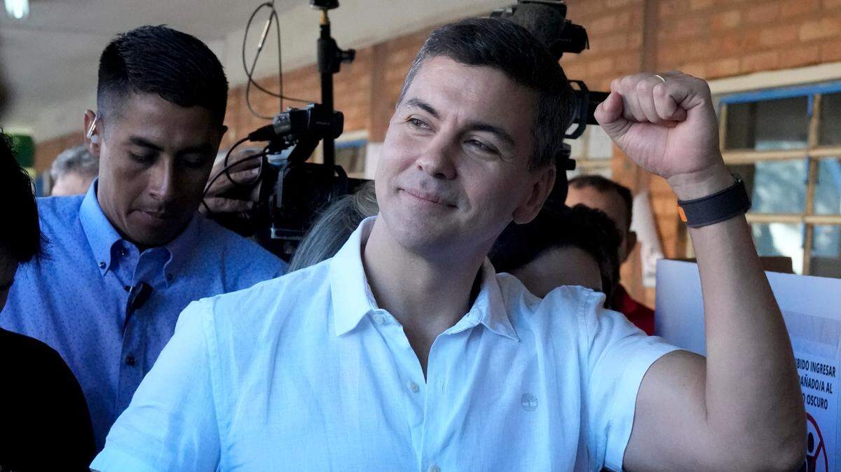 Paraguay respaldó la continuidad del gobernante Partido Colorado por otro mandato de cinco años al elegir presidente a su candidato Santiago Peña en las elecciones generales de este domingo con 43,15% de los votos, según el conteo oficial.